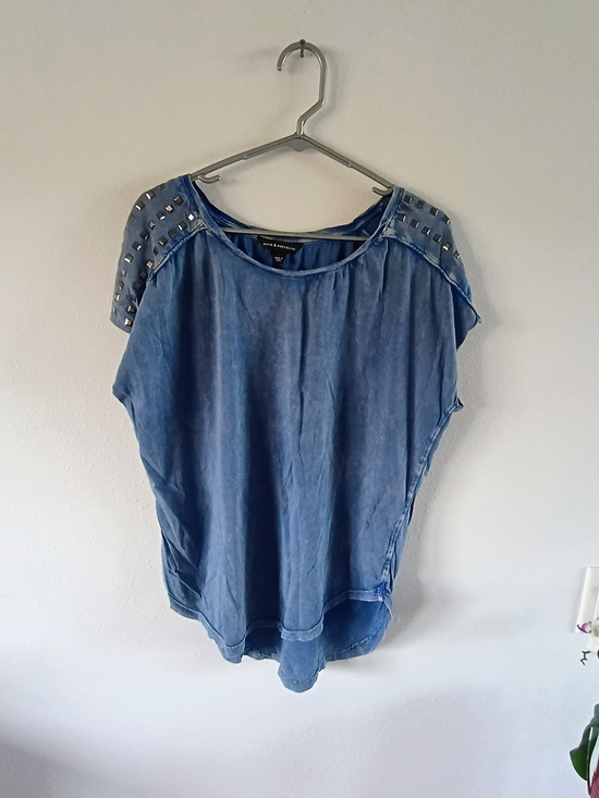 Rock & Republic Tops - Rock & Republic Blue Studded Shoulder Chambray Style Cotton Top Large